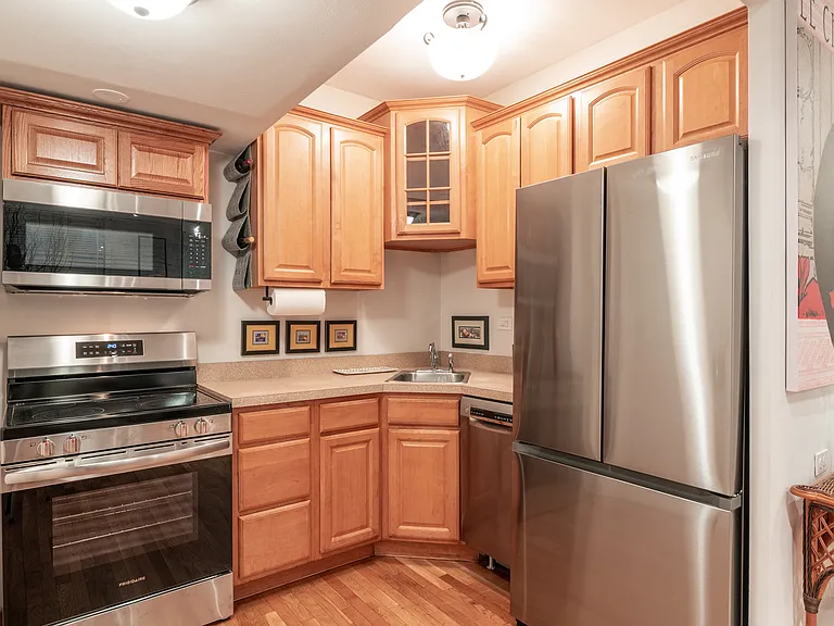 1516 Hinman Ave #103 — Photo 8