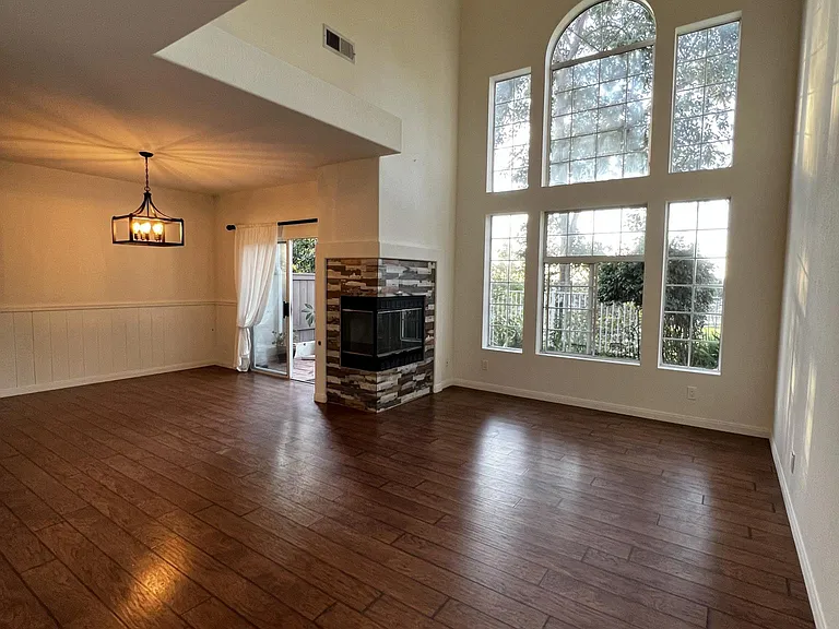 1888 Matin Cir — Photo 11
