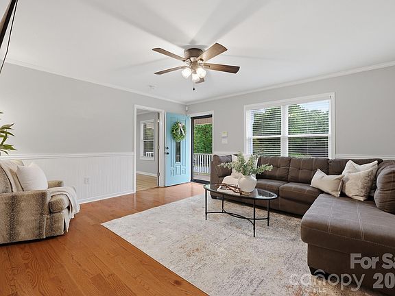 5th image of 1293 Hickory Nut Ln