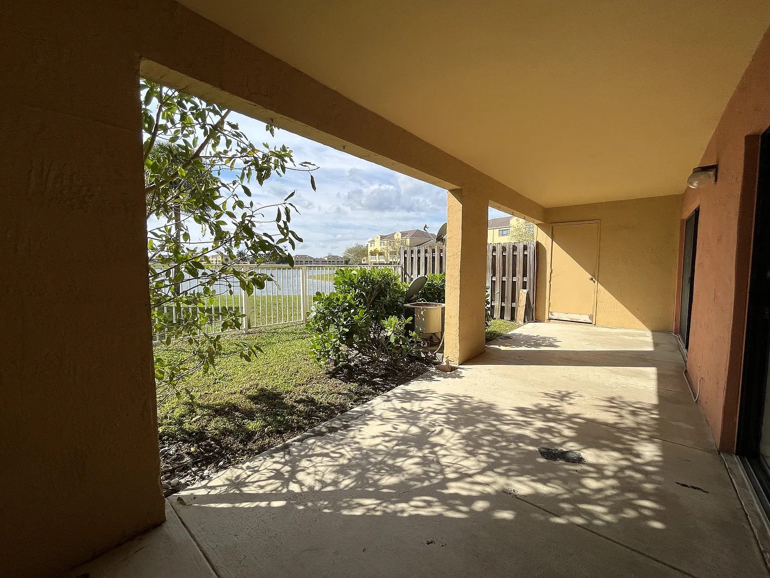 Villas @ Lakeview 5200 #J-160 (Fauchon Invest, LLC) - 563 — Photo 3