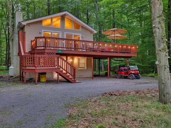 246 Wechquetank Dr, Pocono Lake, PA 18347
