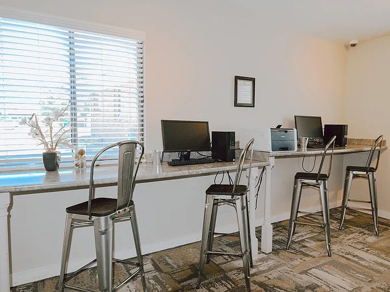 24/7 Business Center
