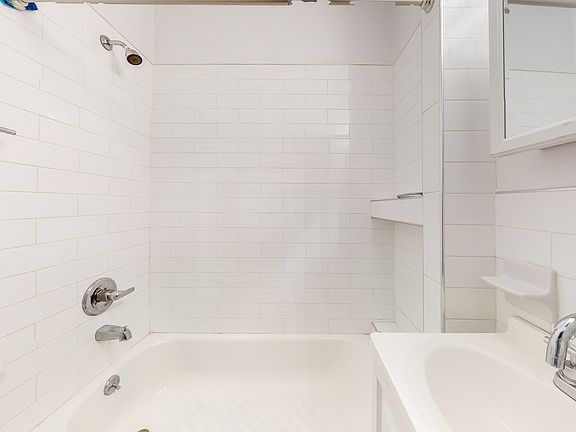 4th image of 1073 1st Ave #20