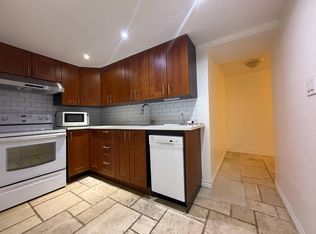 658 Burnhamthorpe Rd W, Mississauga, ON L5B3C2