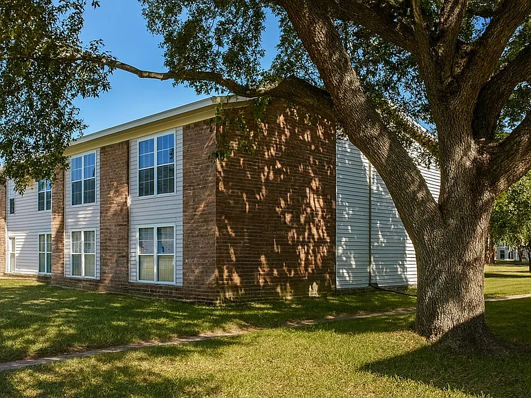Bellwood Haven Apartment Community — Photo 11