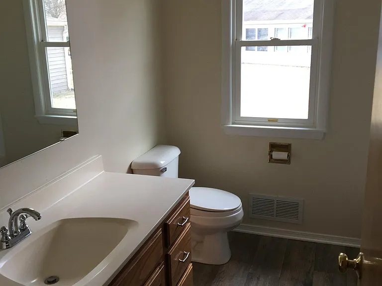 6457 W Kinnickinnic River Pkwy — Photo 2