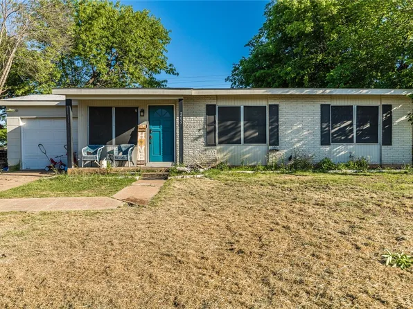 205 Laurel Ln, Mc Gregor, TX 76657