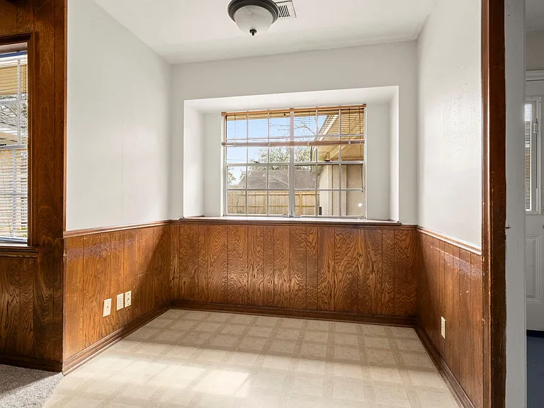 1039 Marcella St — Photo 11