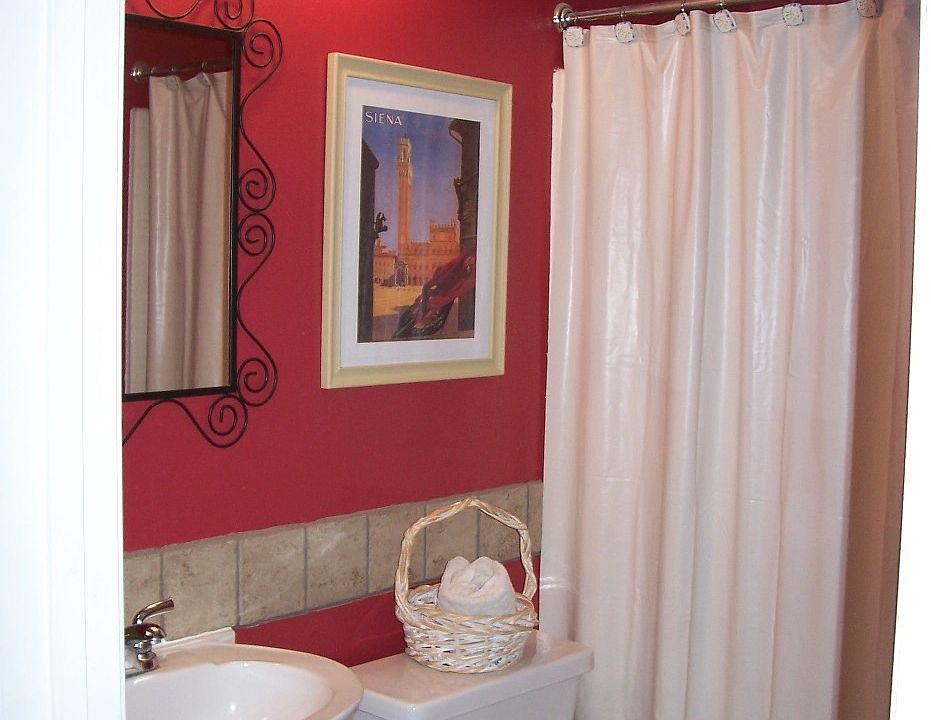 Main Floor Bath (Full)