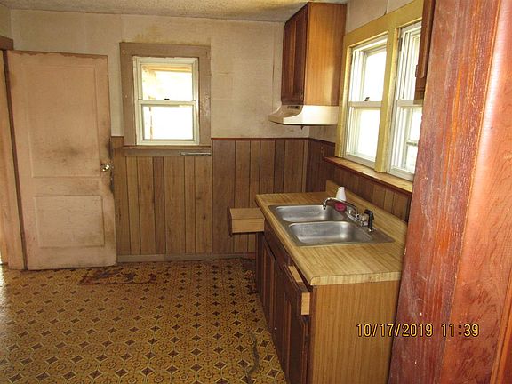 3rd image of 665 Skyway Dr