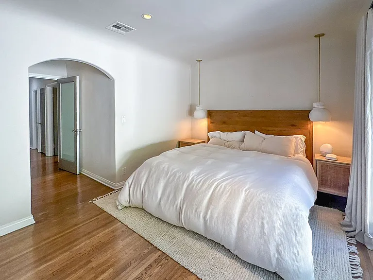 345 Westbourne Dr — Photo 18