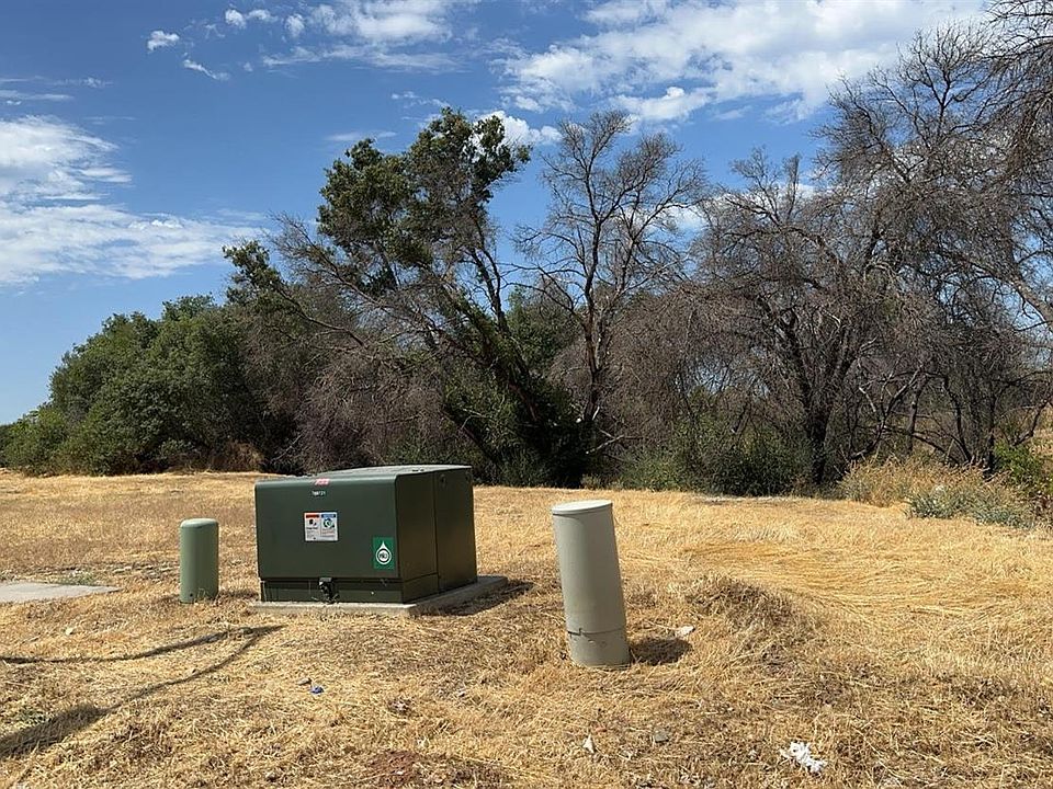 2nd image of 0 Bluffs Dr