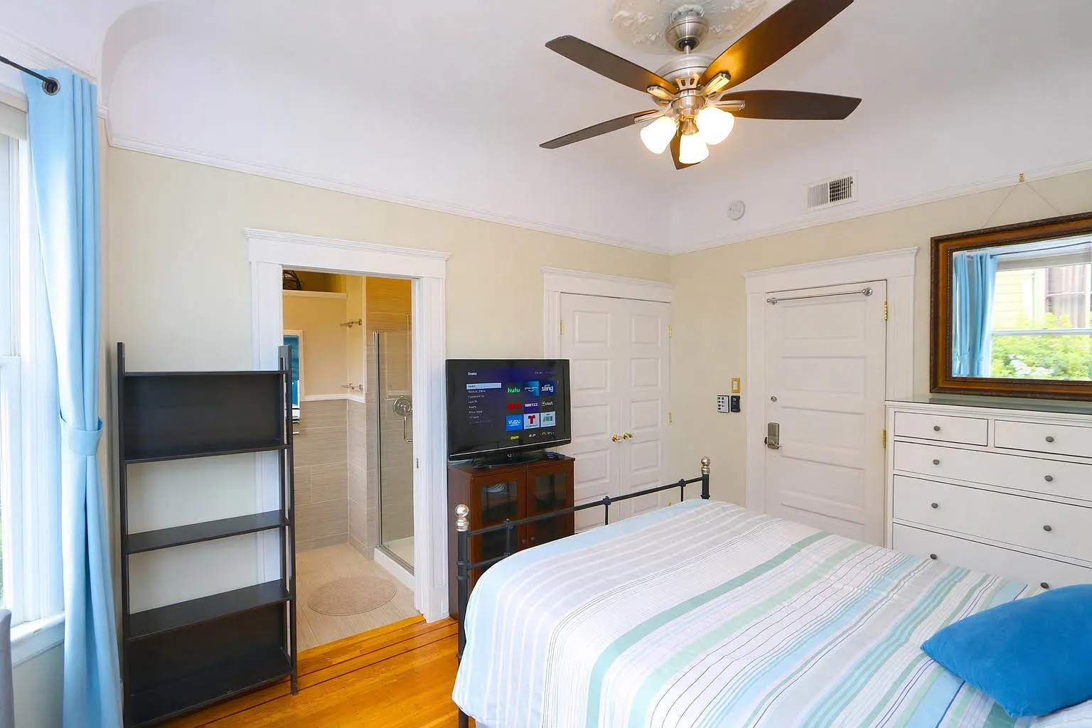 1 bed, 1300 sqft, $2,899 — Photo 4