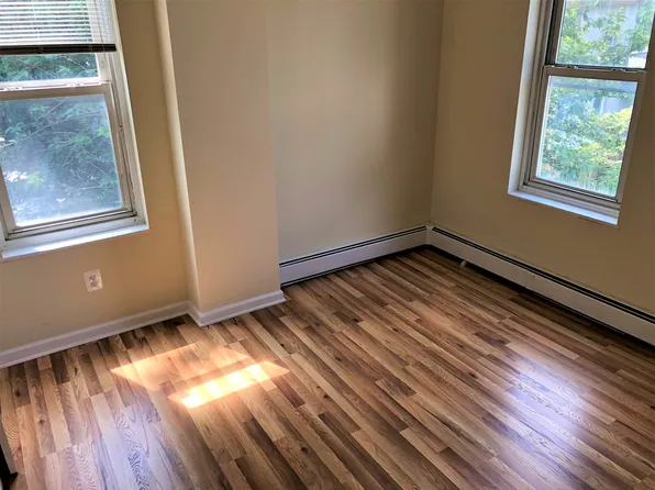 247 Green Ln, Philadelphia, PA 19128