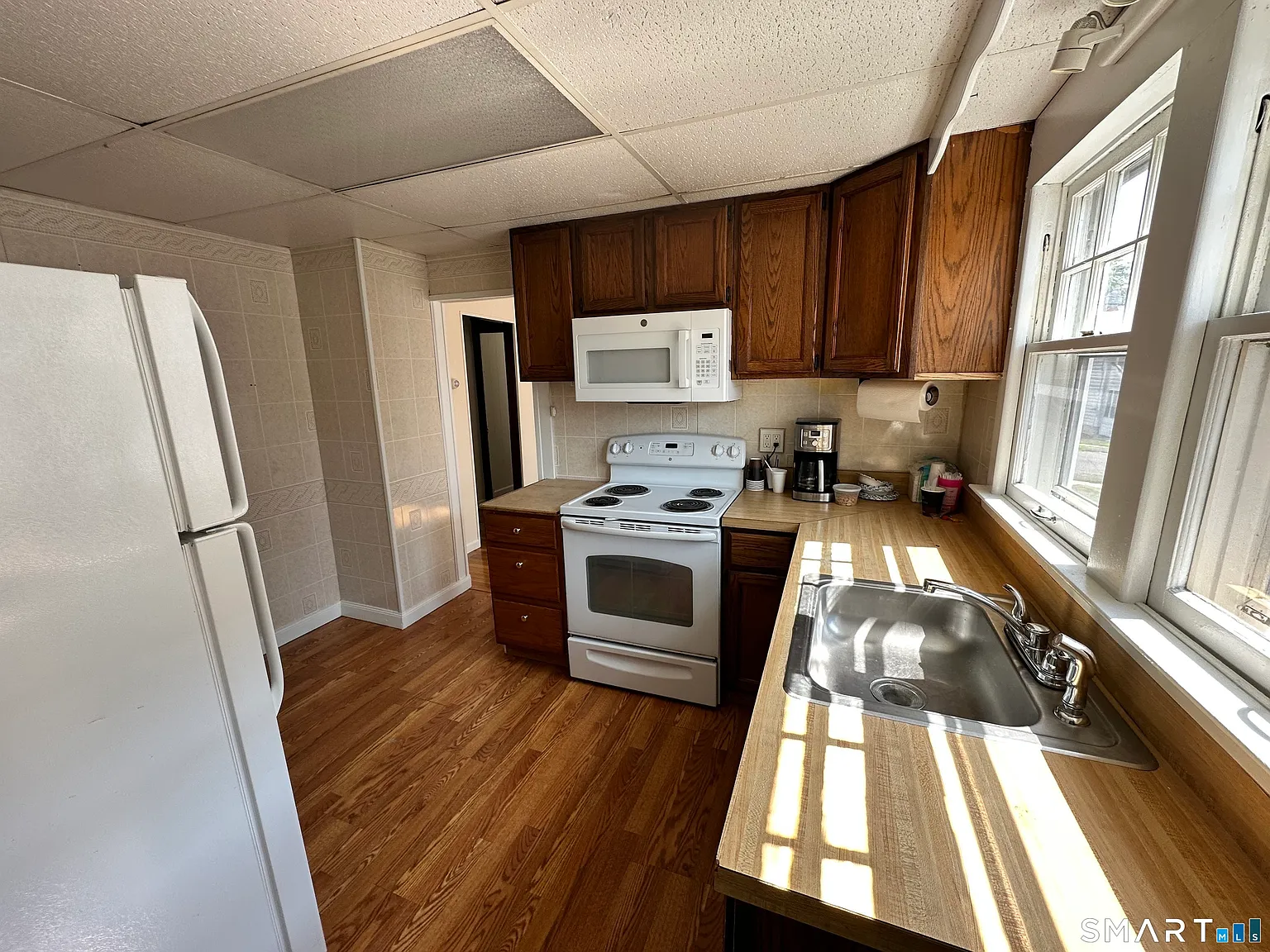 3 bed, 1.0 bath, 1716 sqft, $2,800 — Photo 3