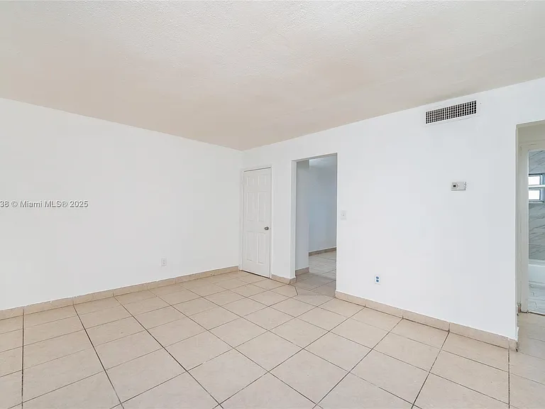 520 SW Krome Ter #1 — Photo 12