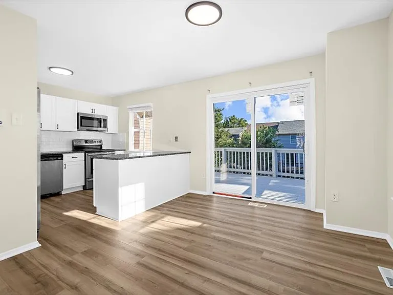 8638 Gambier Hbr — Photo 10