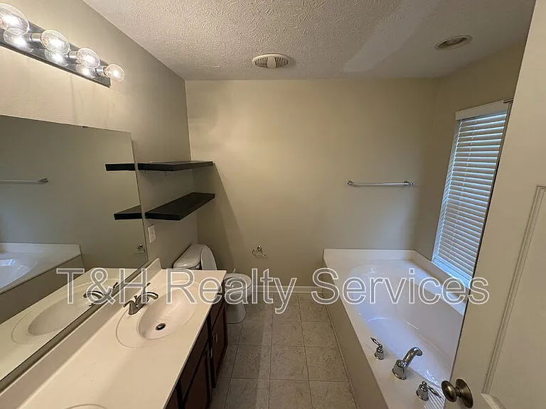 6941 Vistamere Way — Photo 18