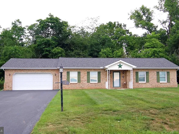 7 Plantation Dr, Hagerstown, MD 21740