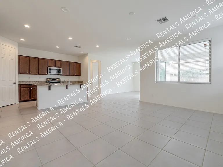 16614 W Shangri La Rd — Photo 3