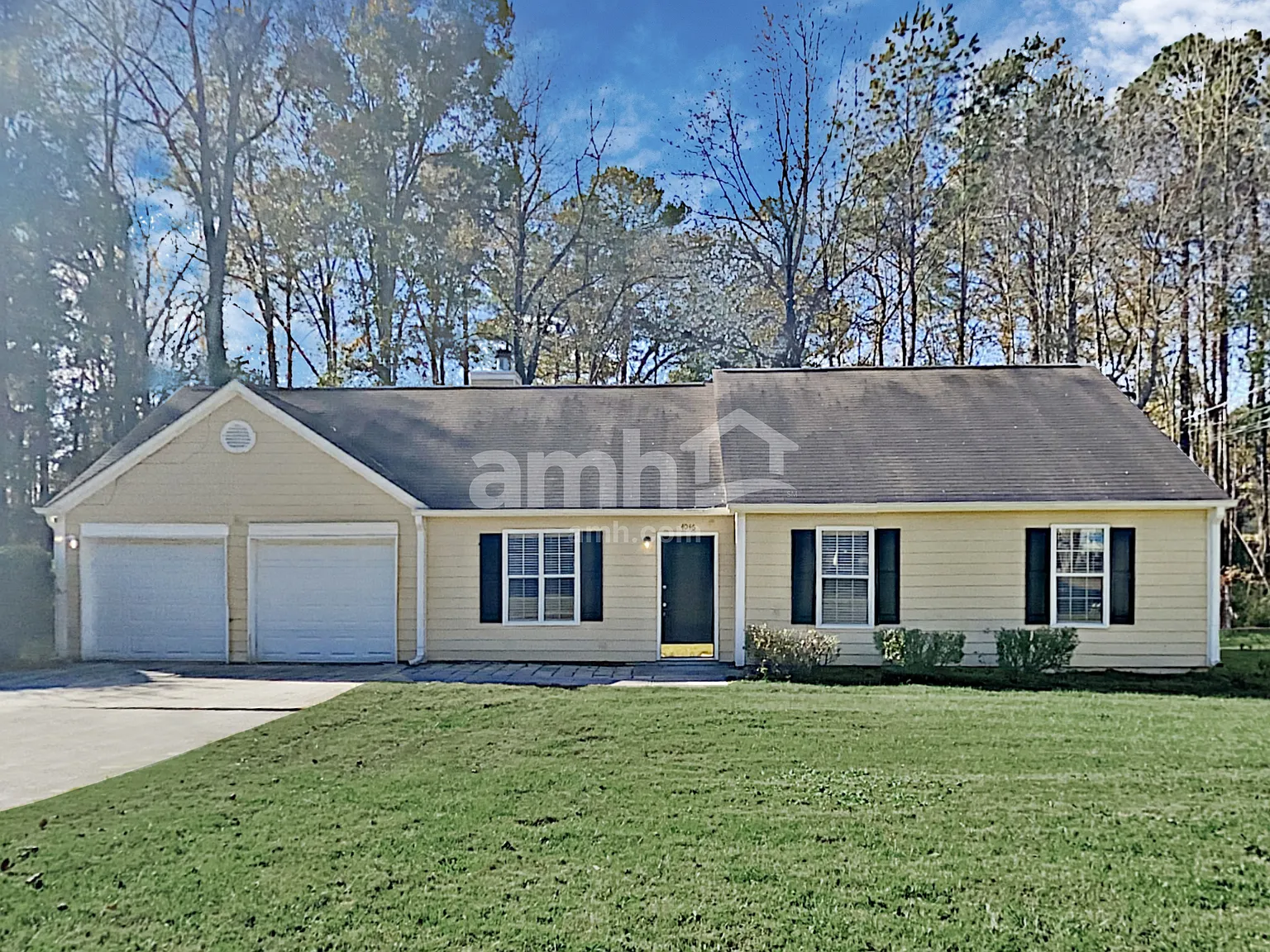 3 bed, 2.0 bath, 1196 sqft, $2,055 — Photo 1