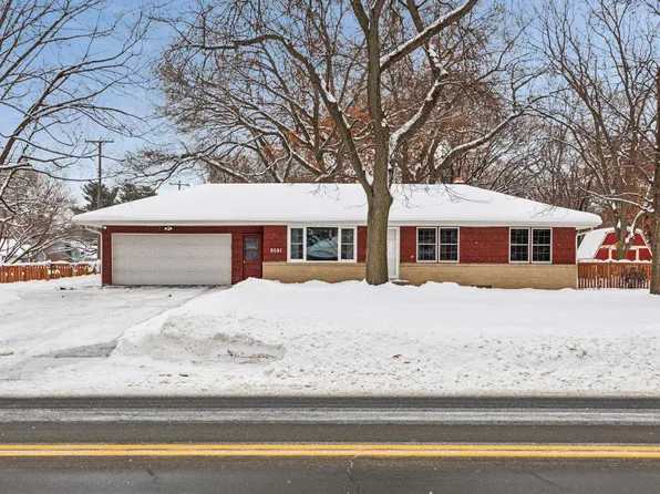 8081 Red Oak Dr, Moundsview, MN 55112