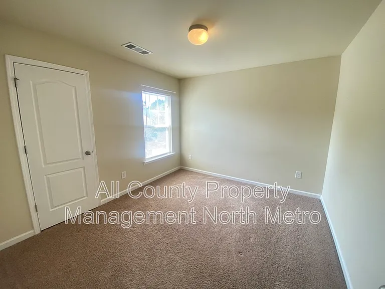 114 Kasey Dr — Photo 8