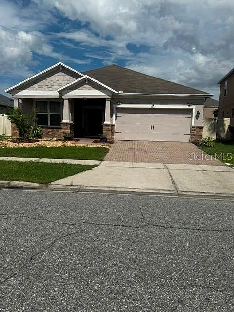 4 bed, 3.0 bath, 1970 sqft, $2,700 — Photo 1