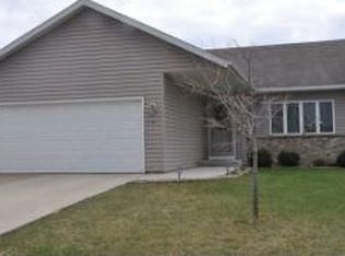 405 8th St NW, Dodge Center, MN 55927