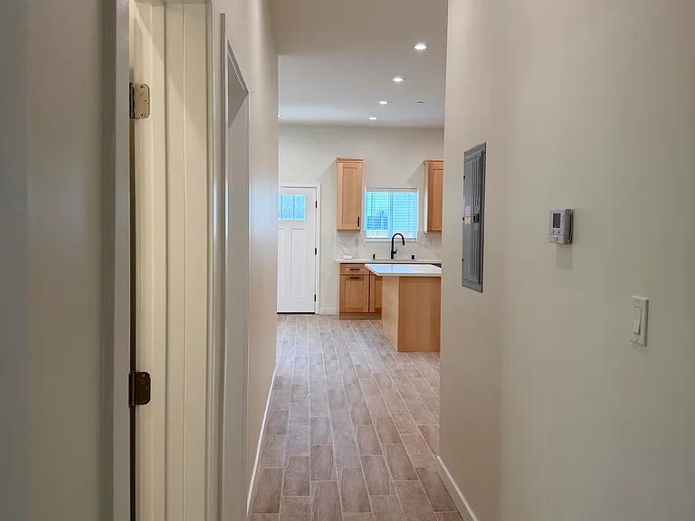 1250A Linden Ave — Photo 9