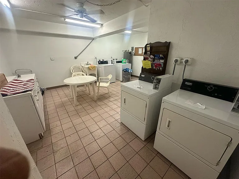 3910 Crystal Lake Dr #201 — Photo 14