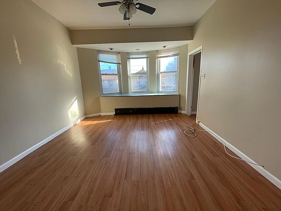 5th image of 352 Pelton Ave