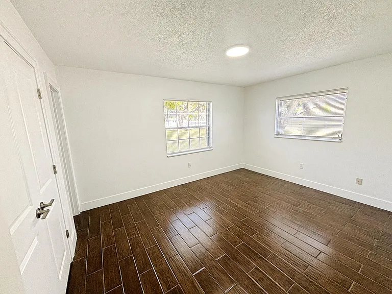 3600 Harbor Rd — Photo 4