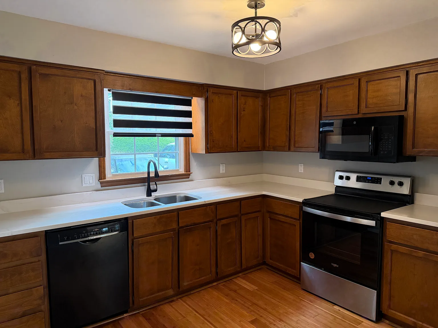 2 bed, 1199 sqft, $1,595 — Photo 4