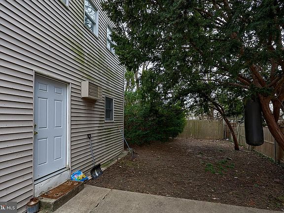 3rd image of 506 W King St #1