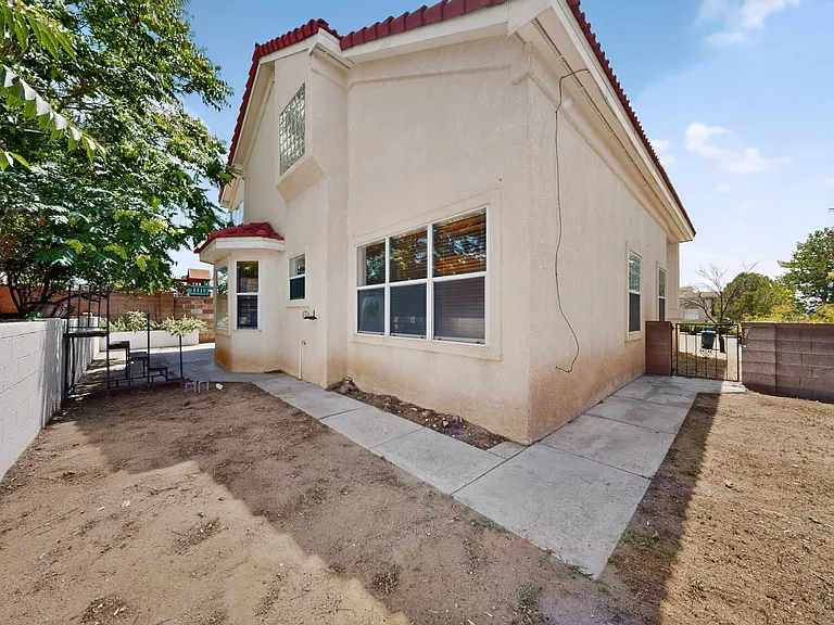 8908 Henriette Wyeth Dr NE — Photo 39
