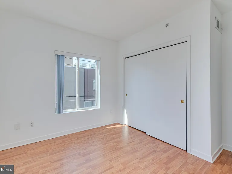 220 W George St #224 — Photo 25