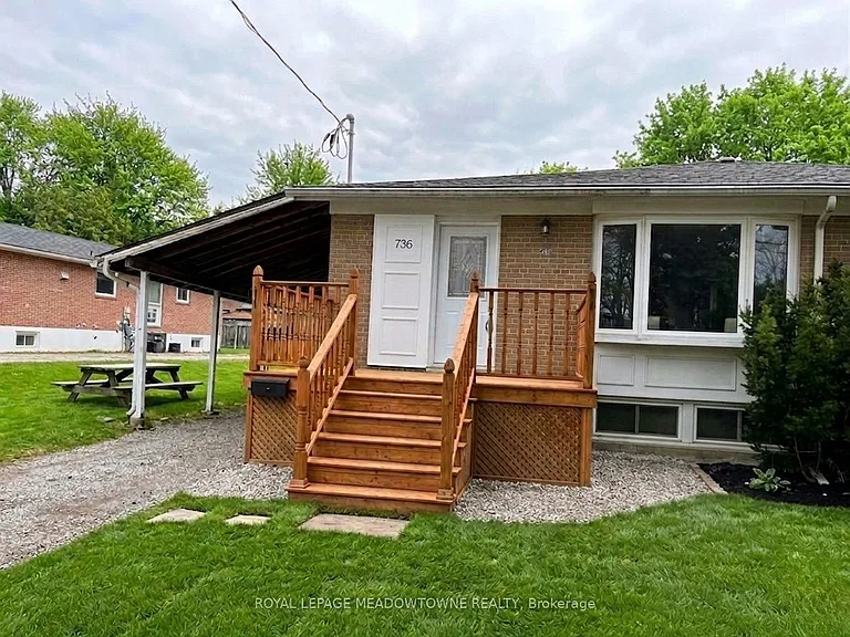 736 Sunnypoint Dr #B — Photo 1