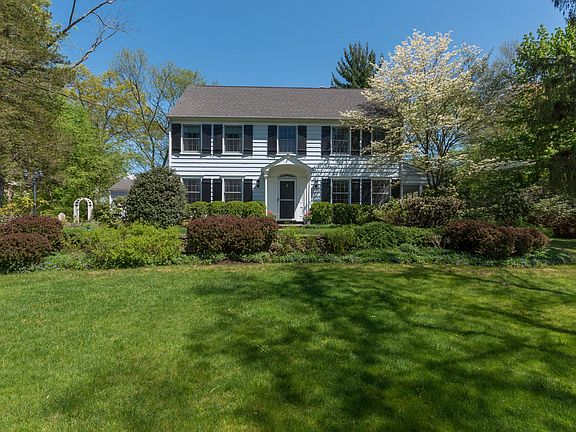 67 Buttonwood Ln Darien CT-print-006-048-Exterior-3200x2133-300dpi.jpg