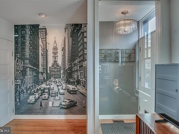 4th image of 1515 Montrose St