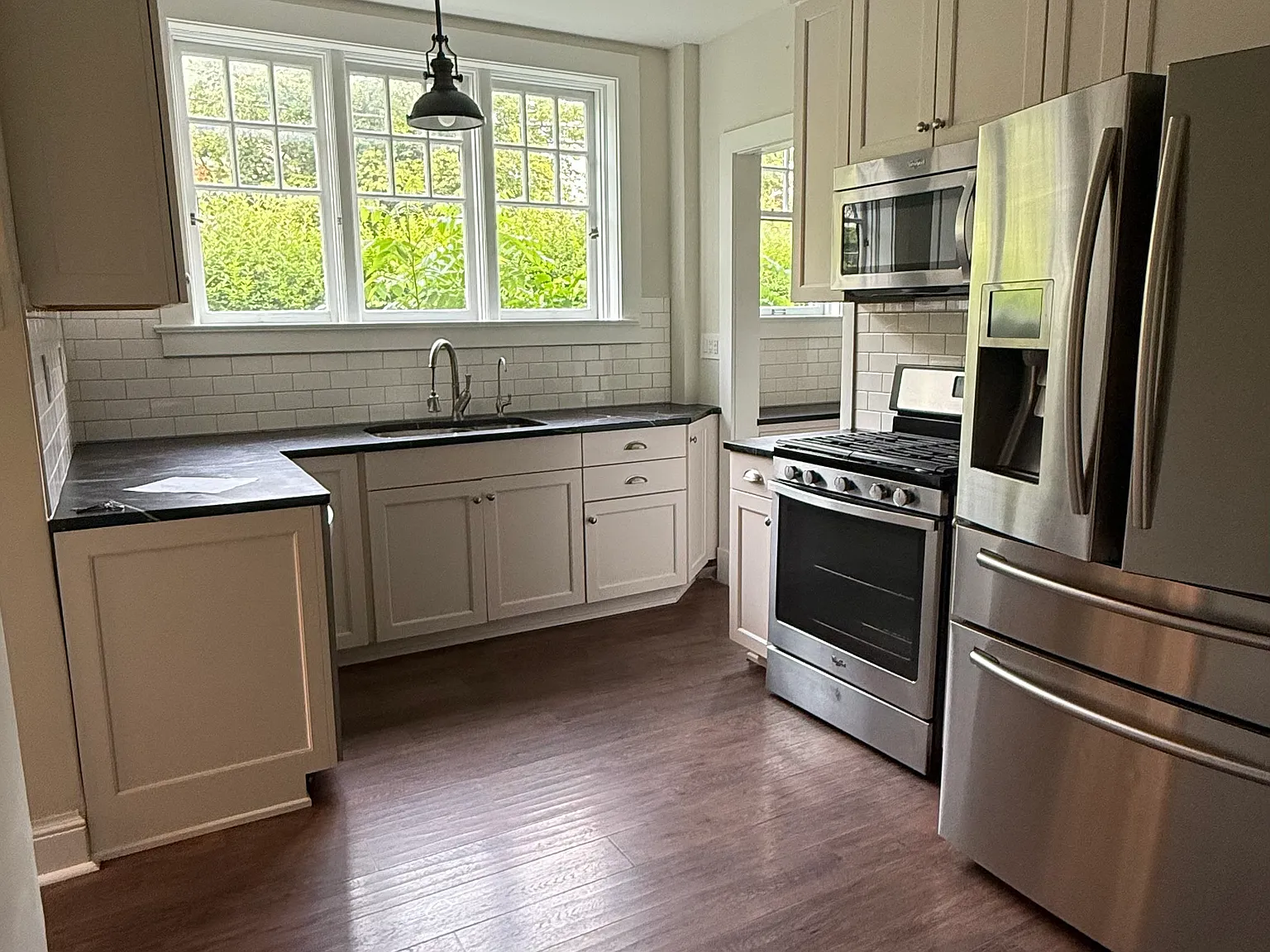 4 bed, 1.5 bath, 2923 sqft, $2,500 — Photo 4