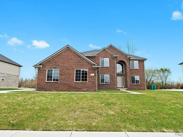 32211 Adam Brown Dr, Rockwood, MI 48173