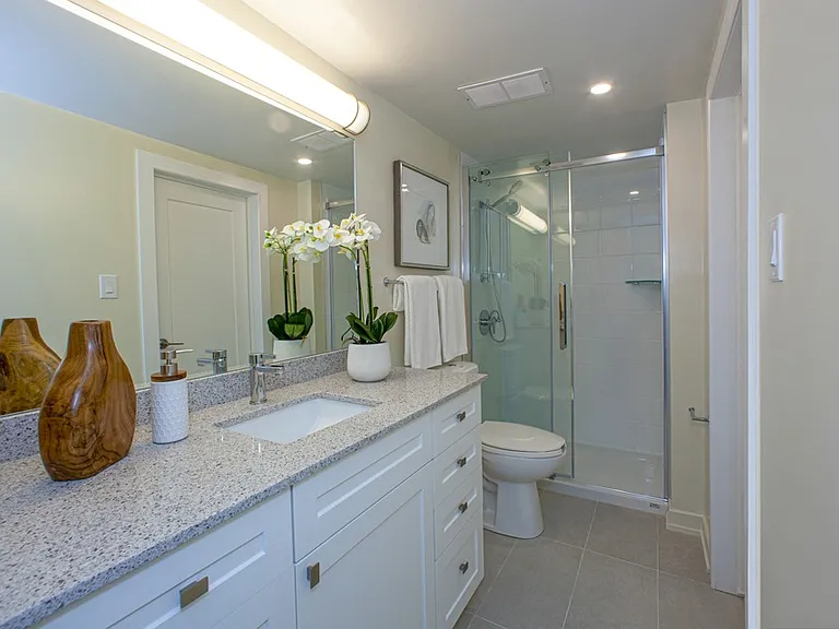 20 N Shore Blvd W — Photo 26