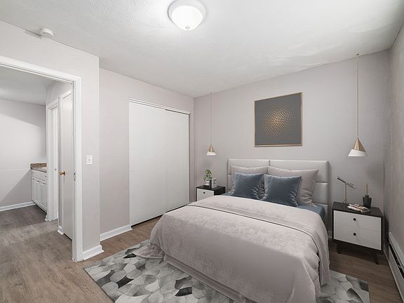 5th image of 1027 Tower Blvd #1