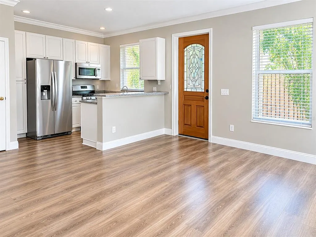 3 bed, 2.5 bath, 1113 sqft, $3,500 — Photo 3