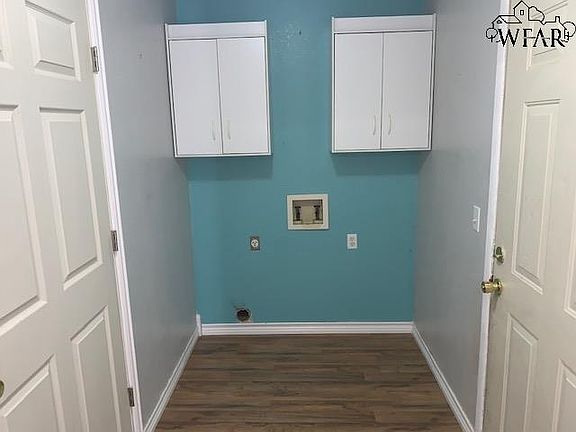 5th image of 302 E Garden Dr