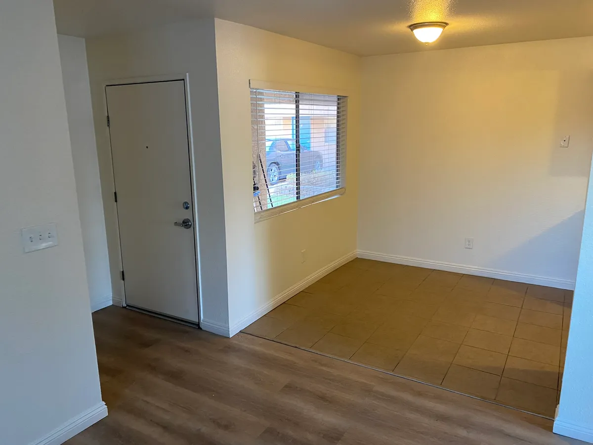 Entry door and dining area next to window. - 845 W Commercial Ave