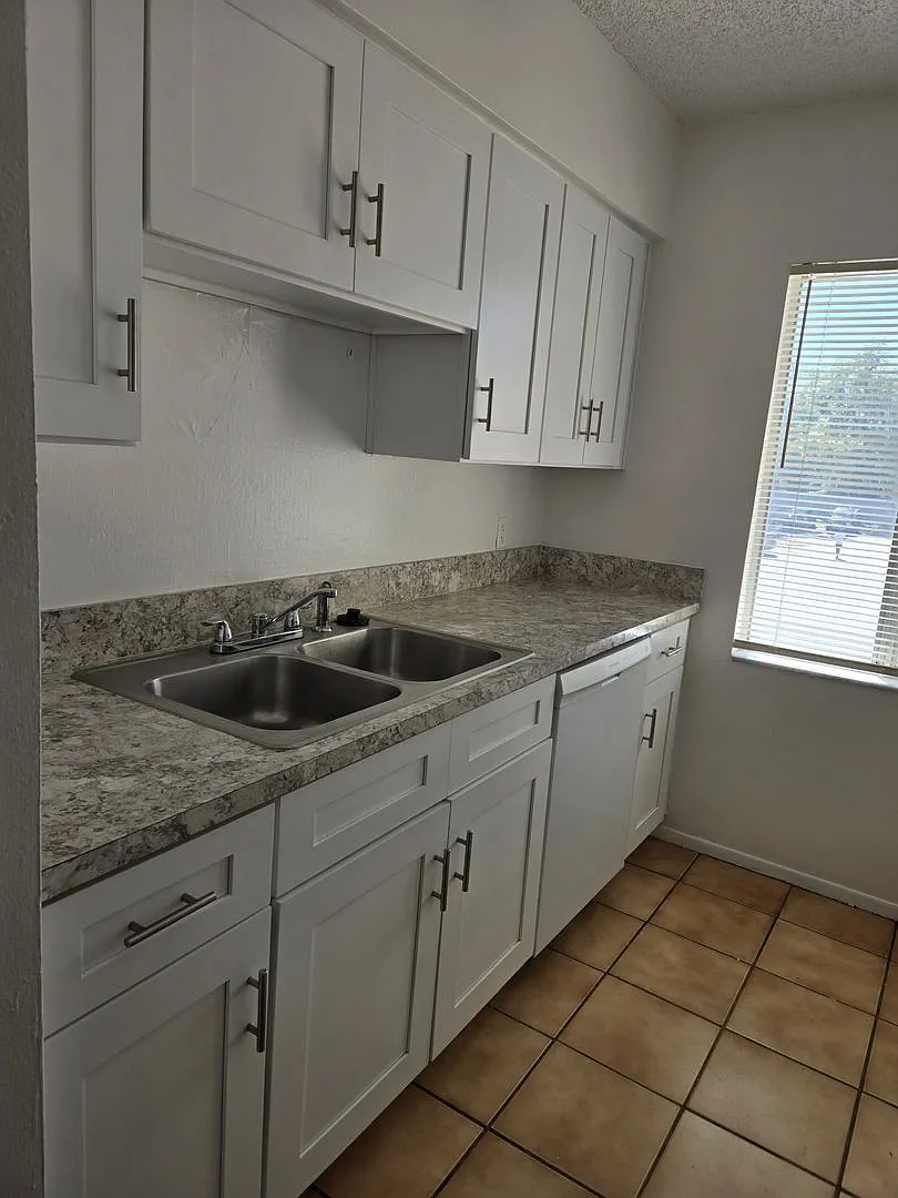 $ 300 Off First Month's Rent! Place One Townhome! — Photo 1