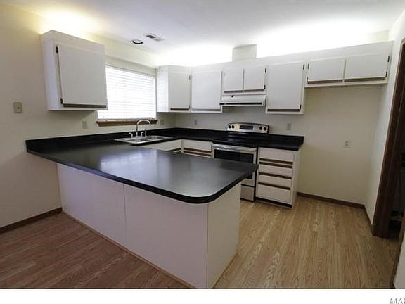 Breakfast Bar/ Kitchen