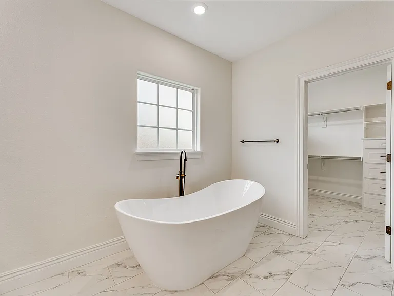 1100 Brandon Way — Photo 10